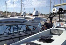 yacht-fiamme-gialle